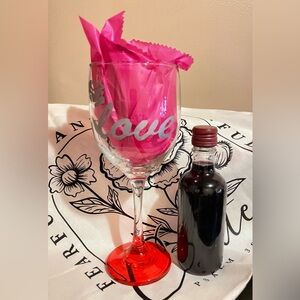 🌹LOVE 🍷Glass - Brand New